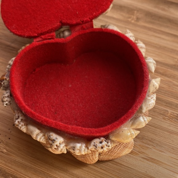 Vintage heart shaped shell trinket or jewellery box made of sea shells - Picture 4 of 11